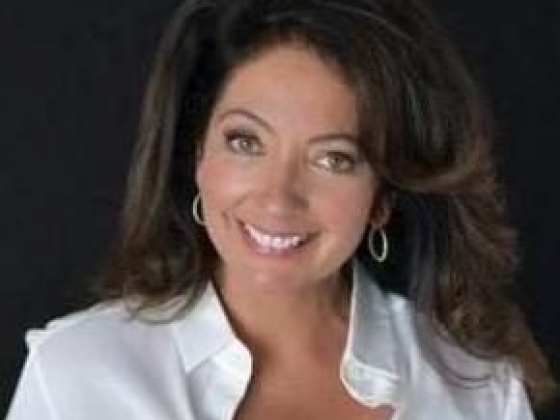 Holly Dowling | Award-Winning Global Speaker | Covid-19 Pivot to Calm & Leadership Virtual Keynotes